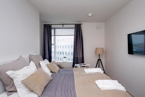 Departamento Deluxe, 2 habitaciones | 2 habitaciones, caja de seguridad en la habitación y cortinas blackout