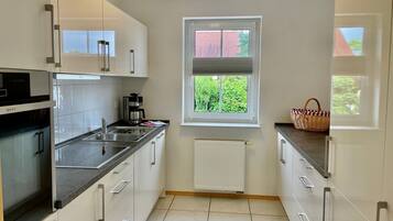 Kühlschrank, Herdplatte, Geschirrspüler