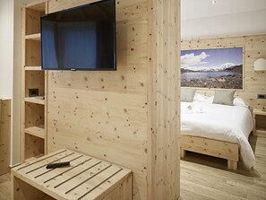 舒适四人房 (Quarzo) | 笔记本电脑工作区、免费 WiFi、床单