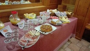 Breakfast buffet - Bed and Breakfast Augusto (Pinzolo)