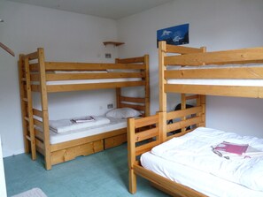 Economy Double Room | Bed sheets - Gîte Aiguillette Du Lauzet (Monetier-les-Bains)