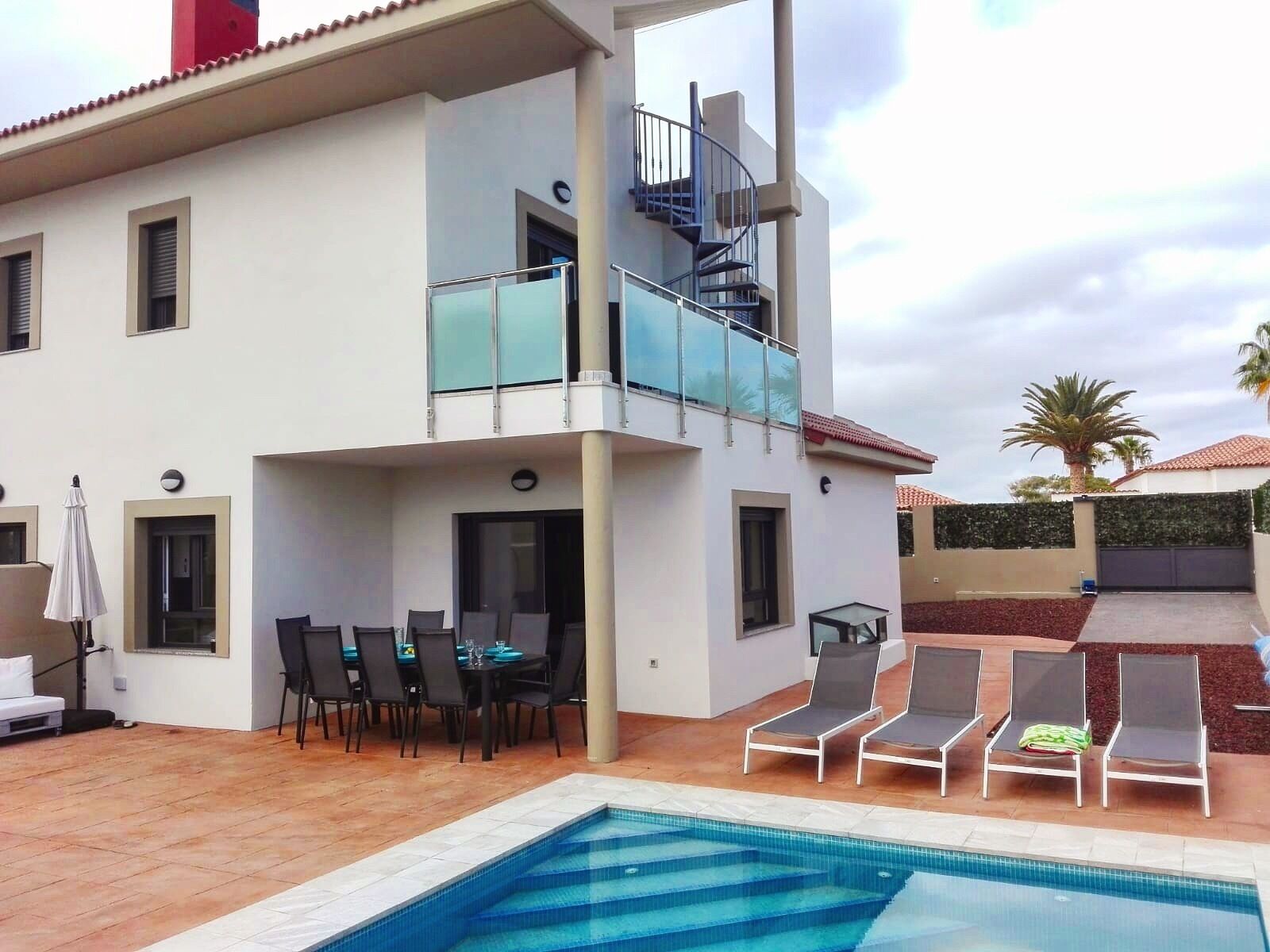 室外泳池、暖水池；躺椅