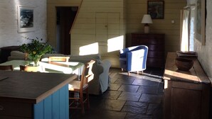 Flat-screen TV - Barafundle Barns - Potato Barn (Pembroke)