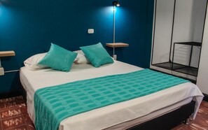 Blackout drapes, free WiFi, bed sheets - Zamia Hostel (Bucaramanga)
