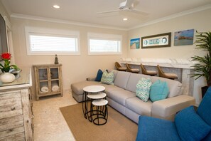 Condo, 2 Bedrooms | Living room
