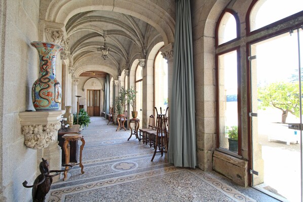Lobby - Domaine de Bort (Saint-Priest-Taurion)