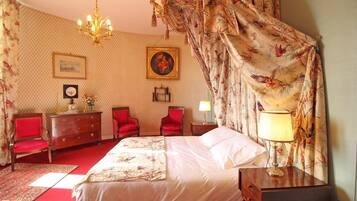 Phòng Suite tiện nghi đơn giản (De la Tour) | Bộ trải giường bằng vải cotton Ai Cập, bộ đồ giường cao cấp