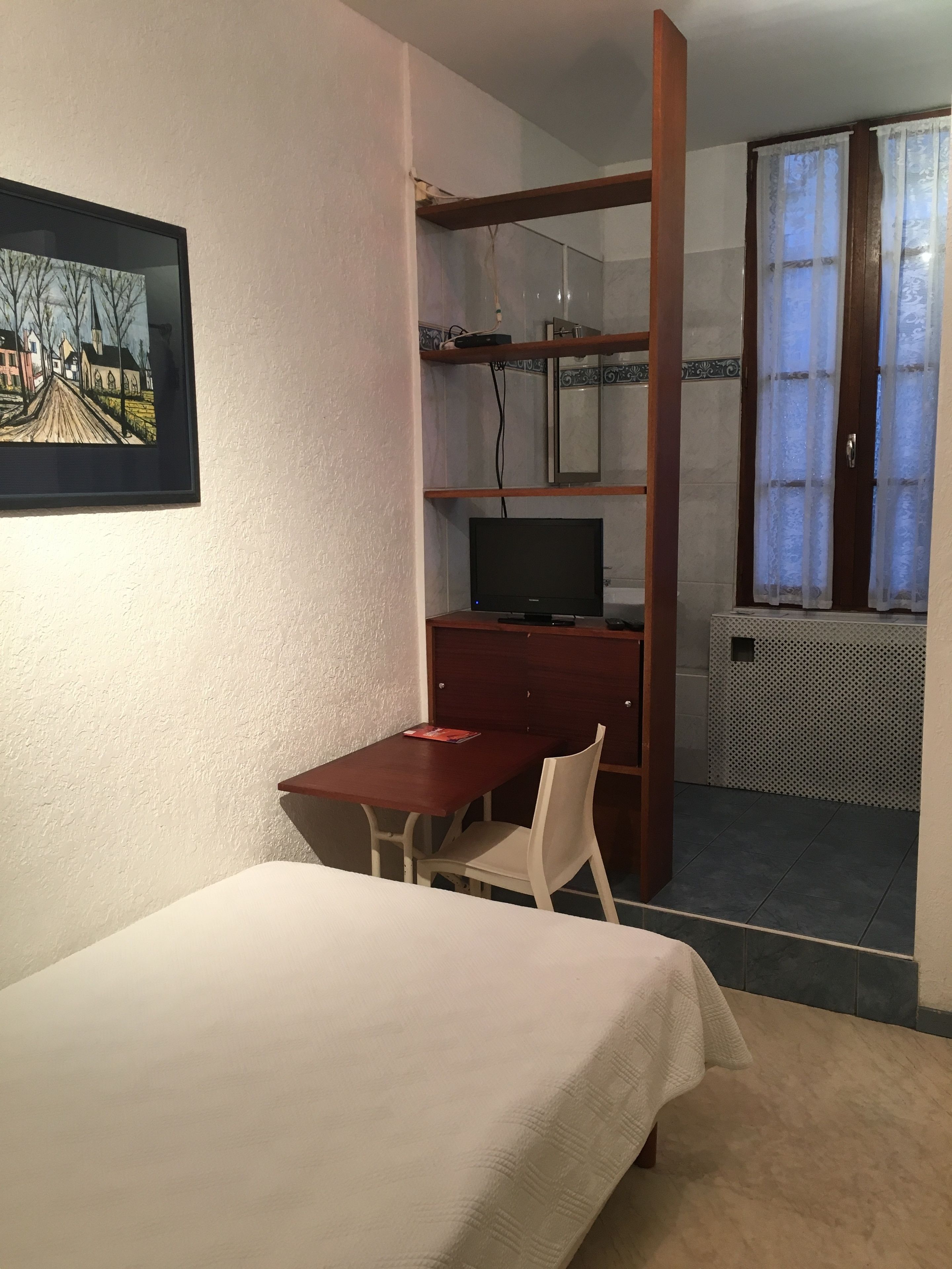 single room | bathroom | shower, towels