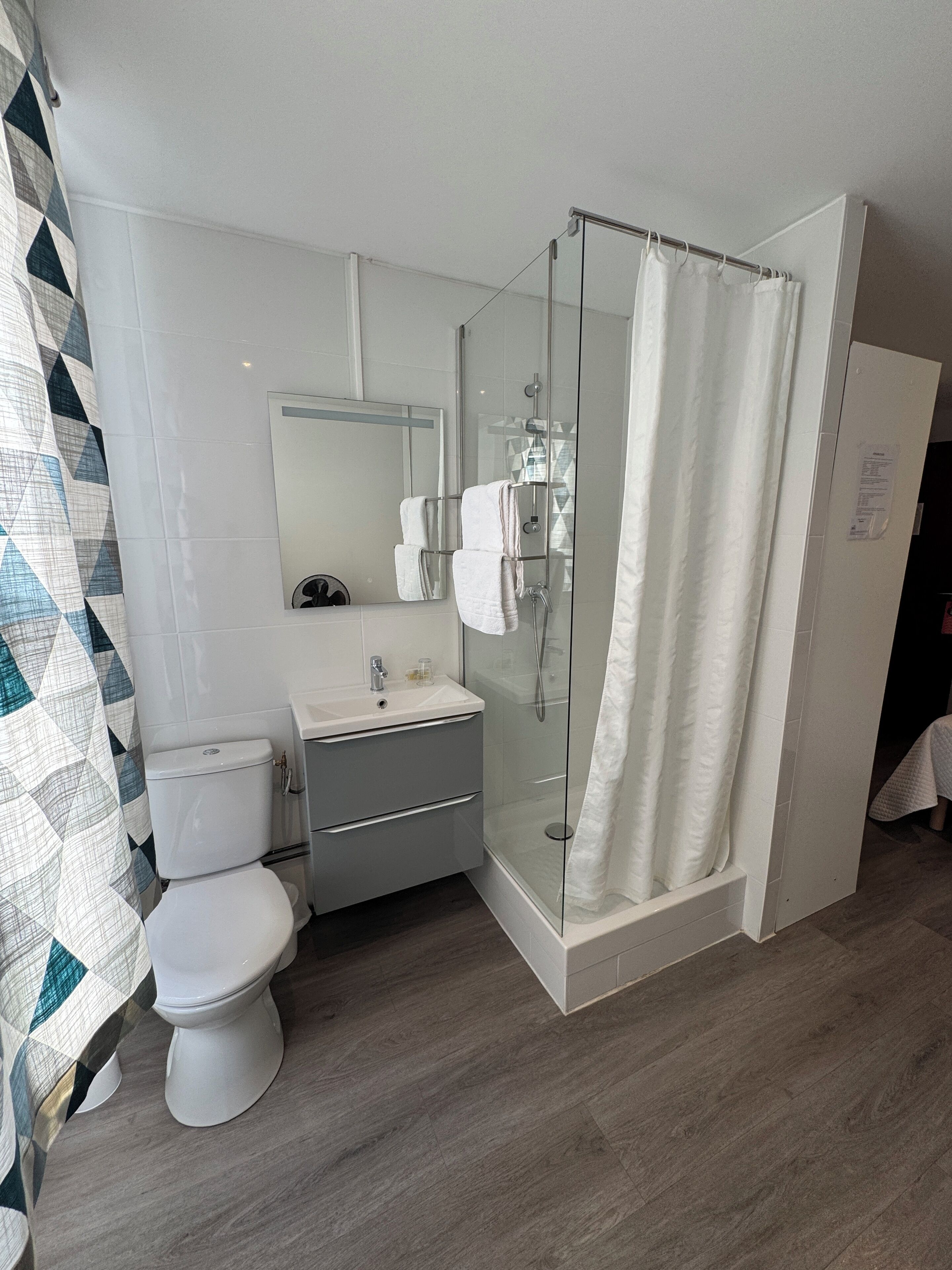 single room | bathroom | shower, towels