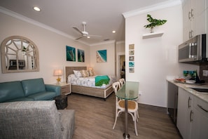 Condo, 2 Bedrooms