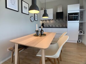 Comfort Apartment, 1 Bedroom, Terrace | Private kitchen | Full-sized fridge, microwave, oven, stovetop - Penthousewohnung 'Goldsteinkoje' (Bad Nauheim)