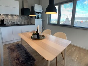 Comfort-lejlighed - 1 soveværelse - terrasse | Privat køkken | Køleskab/fryser i fuld størrelse, mikrobølgeovn, ovn, kogeplade