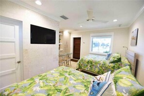 1 bedroom, free WiFi - Rod and Reel Resort Room 5 (Anna Maria)