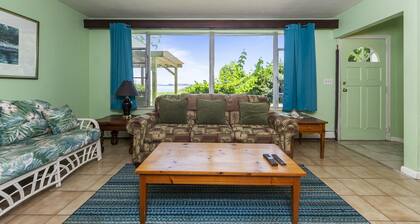 Charming Waterfront 3 Bedroom Cabin by RedAwning