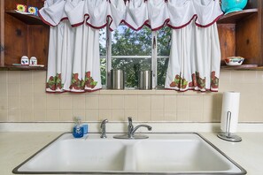 Chalet rustique, 3 chambres | Cuisine privée | Réfrigérateur, un four, grille-pain