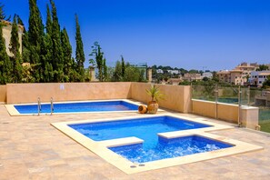 Piscine extérieure