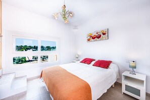 7 bedrooms, in-room safe, iron/ironing board, travel cot