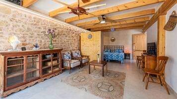 7 chambres, coffres-forts dans les chambres, fer et planche Ă repasser