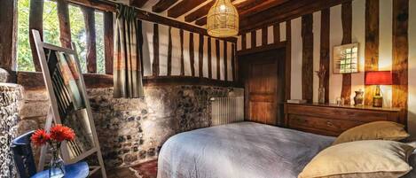 4 bedrooms, iron/ironing board, travel crib, free WiFi