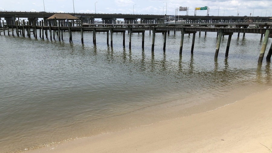 Harbor Delight On The Bay - Private Sandy Beach! 4 Bedroom Home by RedAwning
