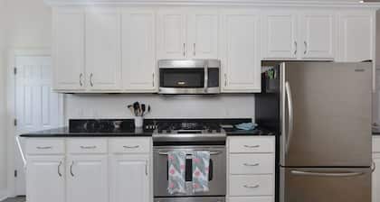 Harbor Delight On The Bay - Private Sandy Beach! 4 Bedroom Home by RedAwning
