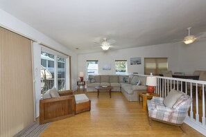 House, 4 Bedrooms | 4 bedrooms, free WiFi - Harbor Delight On The Bay - Private Sandy Beach! 4 Bedroom Home by RedAwning (Norfolk)