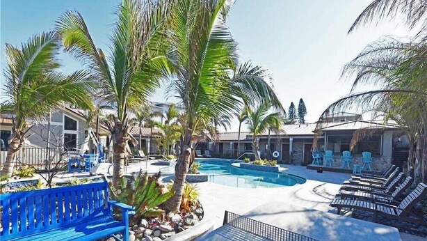 Unclassified image, 1 of 4, button - Rod and Reel Resort Room 8 (Anna Maria)
