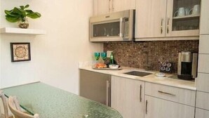 Unclassified image, 2 of 4, button - Rod and Reel Resort Room 8 (Anna Maria)