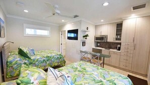 Unclassified image, 2 of 4, button - Rod and Reel Resort Room 8 (Anna Maria)