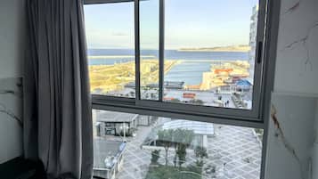 Apartamento com design assinado, 1 quarto, vista para o mar | Vista para praia/oceano
