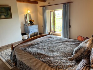 4 chambres, fer et planche à repasser, lit parapluie, Wi-Fi gratuit