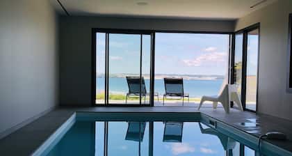 5-STAR VILLA WITH SEA VIEW AND INDOOR POOL <>IMMEDIATE PROXIMITY TO THE BEACH