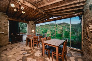 Desayuno completo gratuito y diario