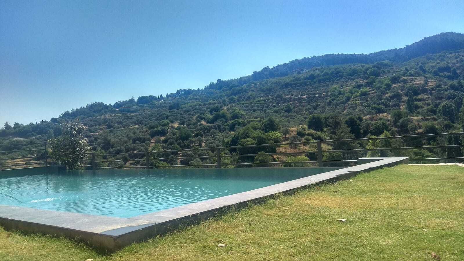 Kauden mukainen ulkouima-allas