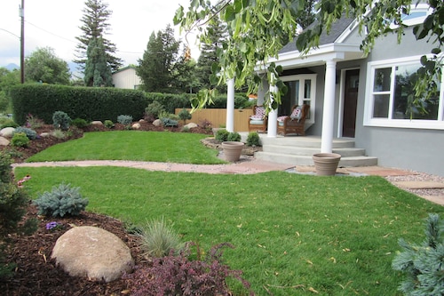 Really Nicely Done! True Vacation Home. Mountain Views. Dog Friendly.