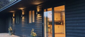 Swallows Nest, Cottage, Fishing Lakes Nr Cleethorpes, Adults Only Pet Friendly