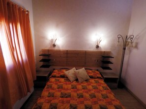 Ameublement personnalisé, rideaux occultants, chambres insonorisées