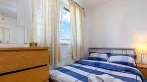 Deluxe Room (5) | Desk, WiFi (free), individually furnished, bed sheets - Thornaby House (London)