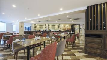 Daily continental breakfast (TRY 80 per person)