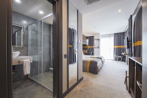 In-room safe, desk, blackout curtains, soundproofing - Noax Hotel (Mersin)