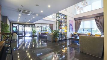 Coin salon dans le hall