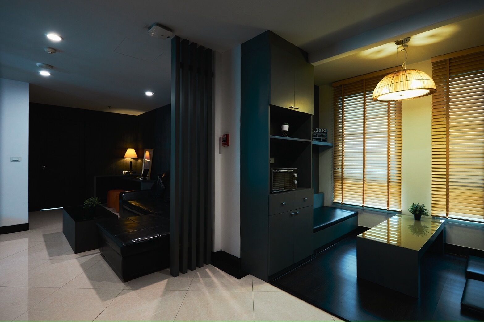 grand suite, 2 bedrooms | living area | lcd tv