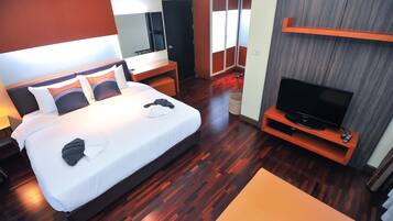 Junior Suite, 2 Bedrooms | Minibar, in-room safe, desk, free WiFi