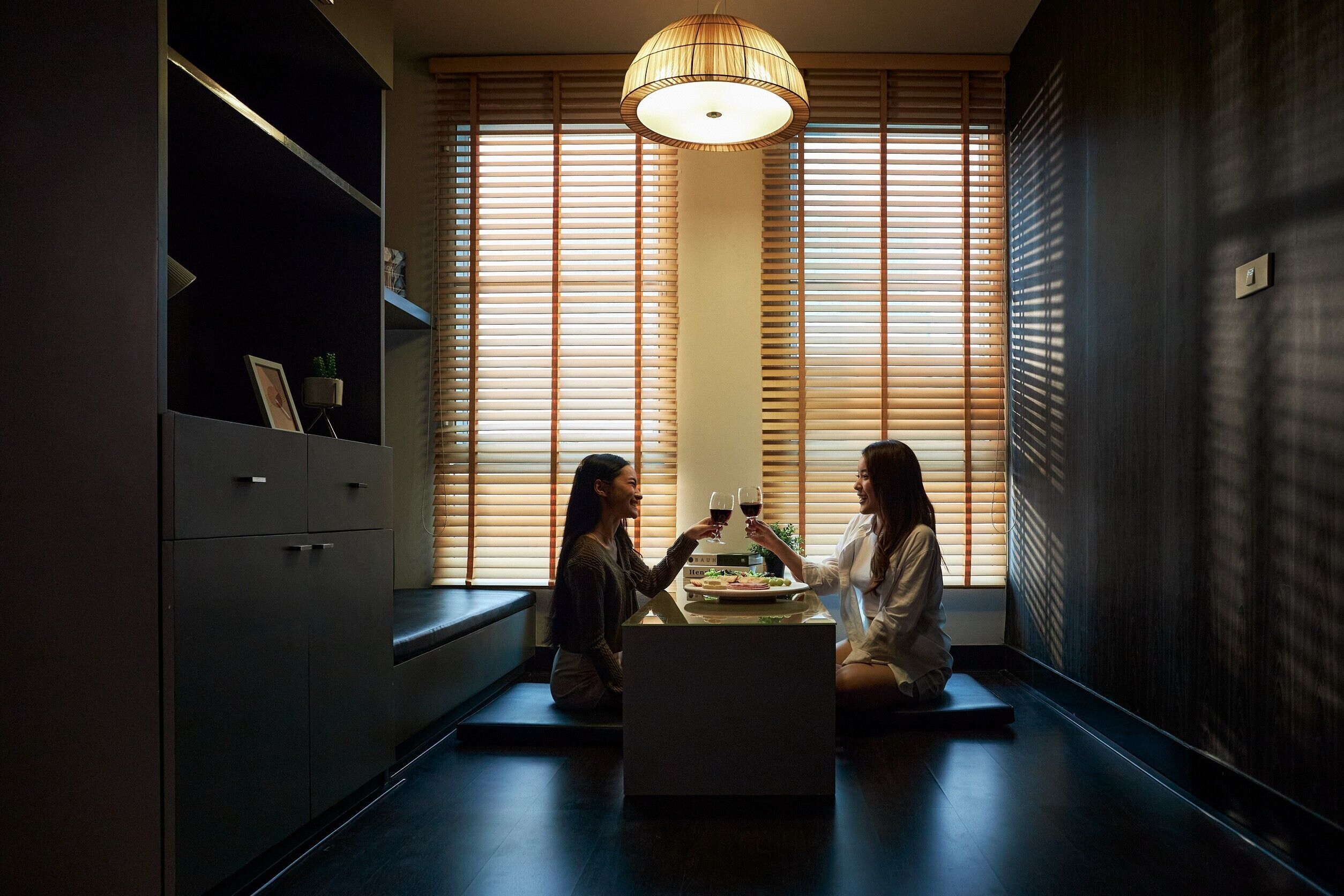 grand suite, 2 bedrooms | living area | lcd tv