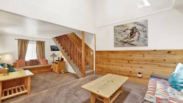 House, Multiple Beds, Hot Tub (1608) | Living area | Fireplace
