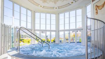 Bain à remous intérieur