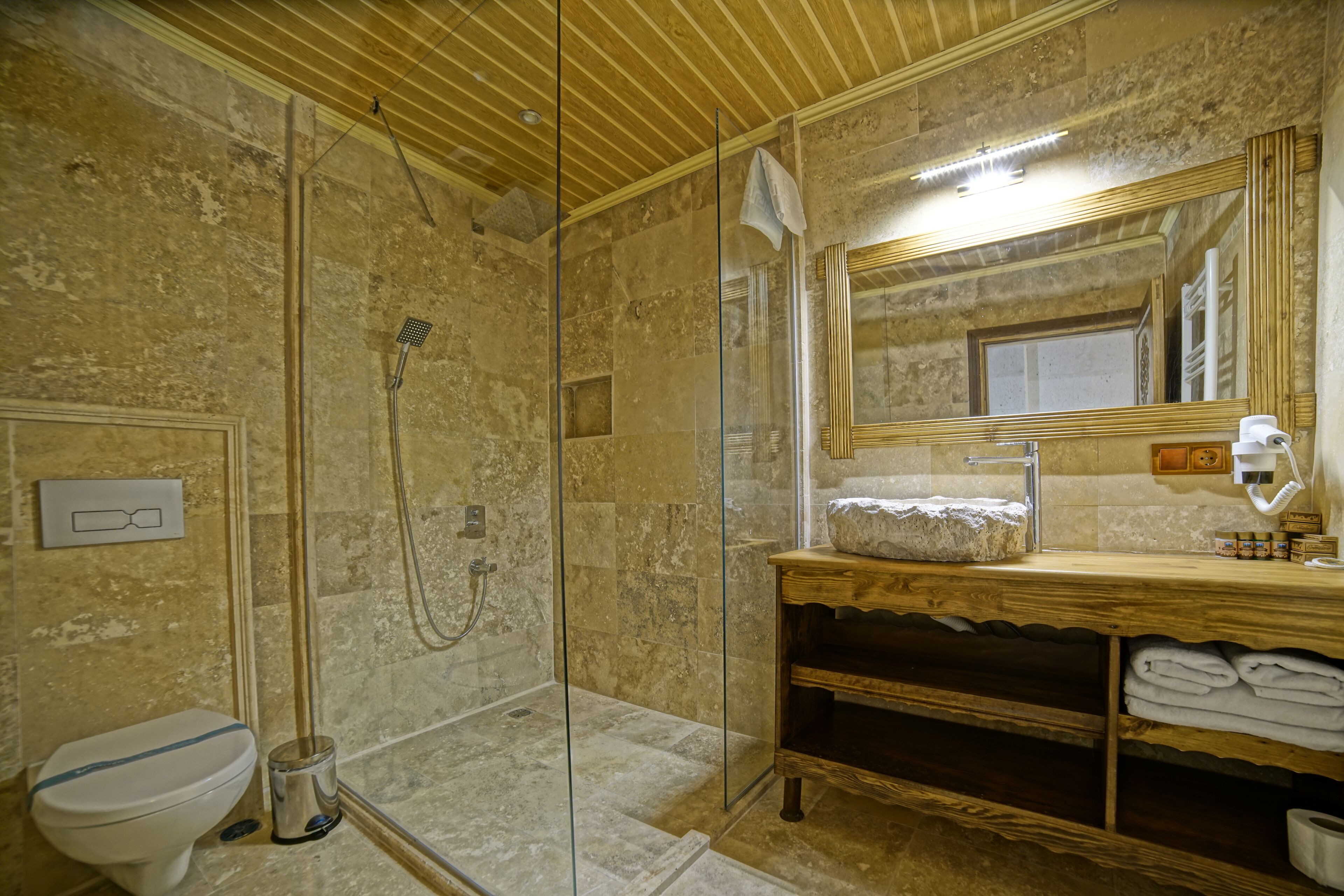 shower, rainfall showerhead, free toiletries, hair dryer