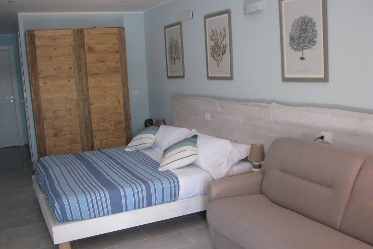Double or Twin Room, Sea View | Desk, soundproofing, WiFi (free), bed sheets