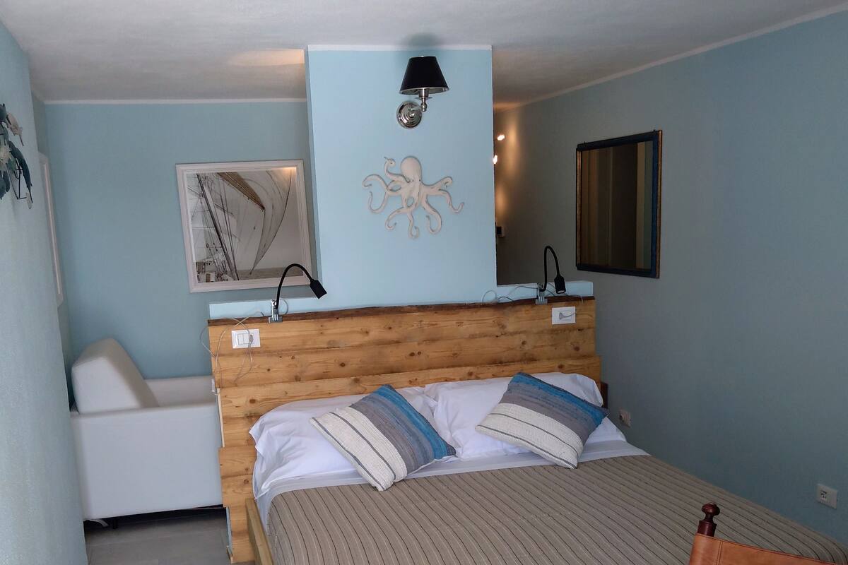 Double Room, Balcony, Sea View | Desk, soundproofing, WiFi (free), bed sheets