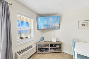 Condo exclusivo, 1 quarto, sacada, vista para o oceano | TV